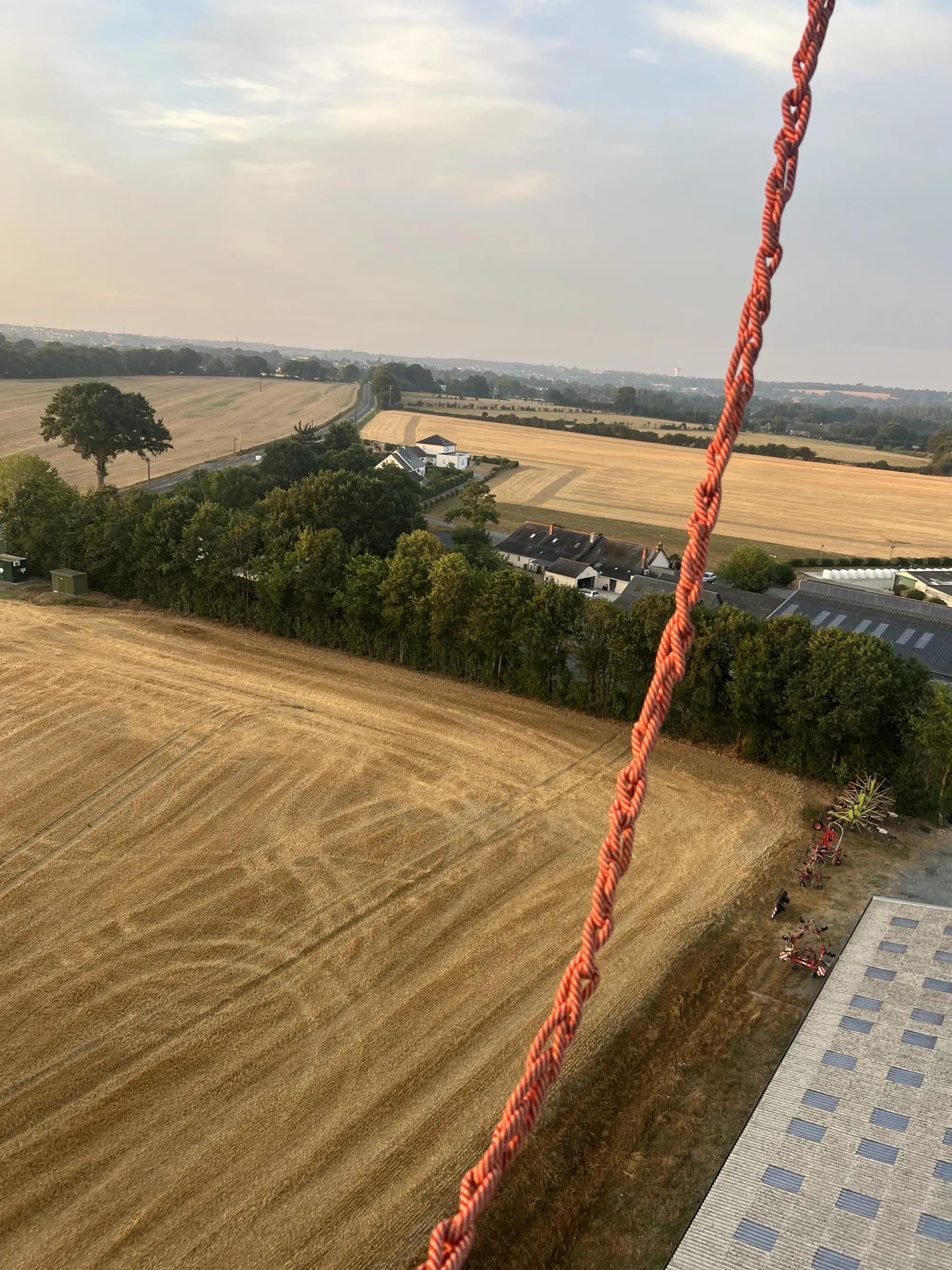 Photo du vol : survol des champs de blé coupés